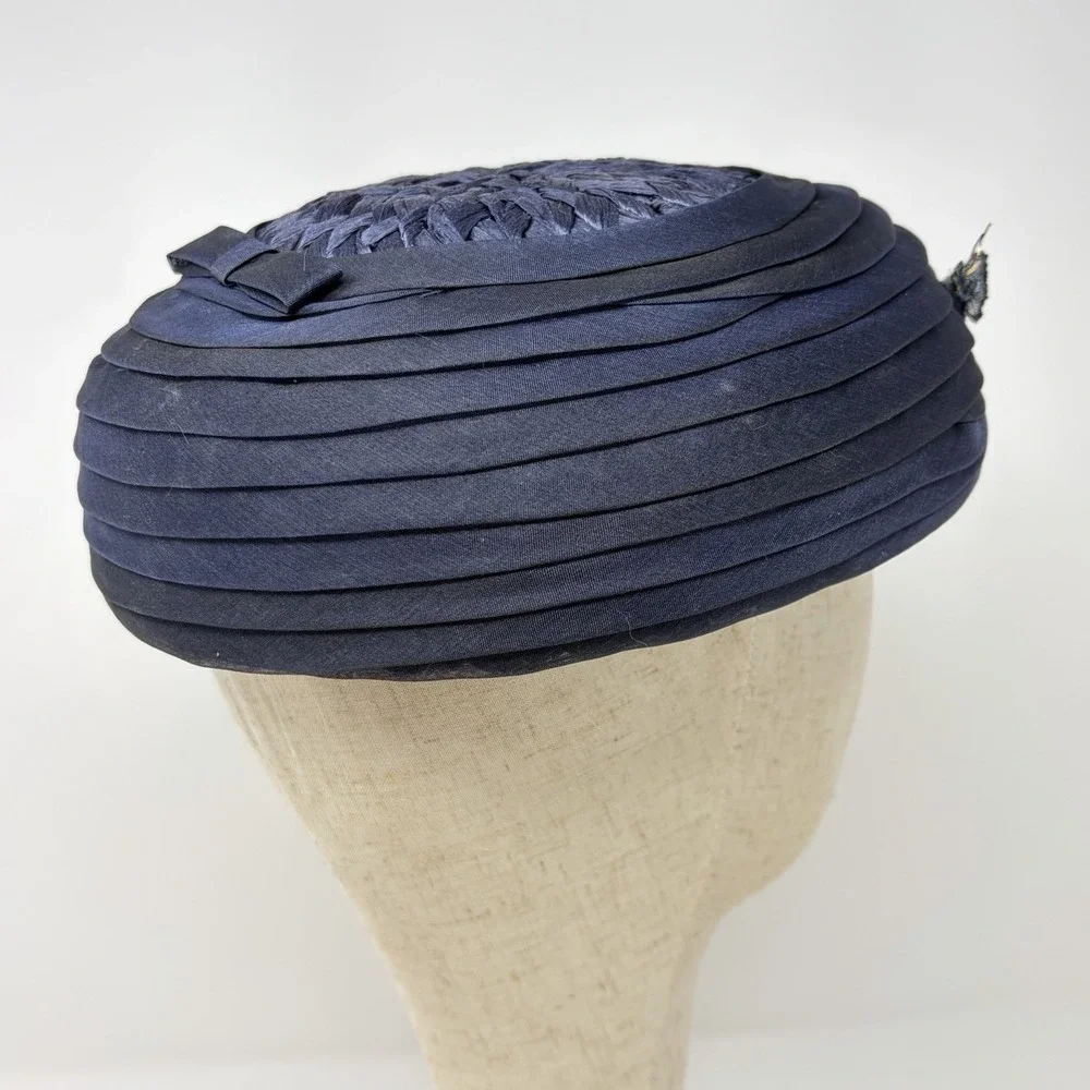 Vintage 1960s Navy Pillbox Hat Raffia Silk Faille Size 22 Jackie‎ O Style